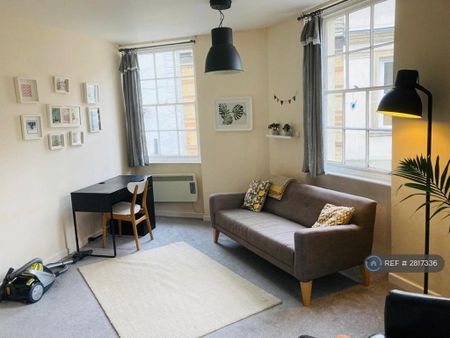 1 bedroom flat to rent - Photo 2