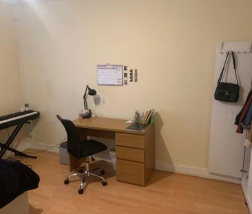 4 Bed Student Accommodation - Photo 2