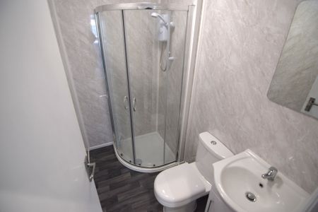 To Let 1 Bed Apartment - Photo 4