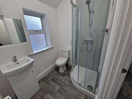 4 bedroom terraced house to rent - Photo 4