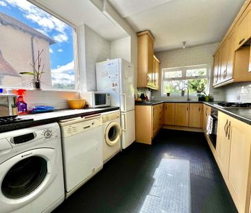 4 bedroom semi-detached house to rent - Photo 2