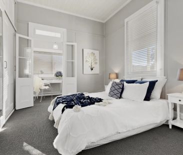 MODERN LIVING - Photo 3