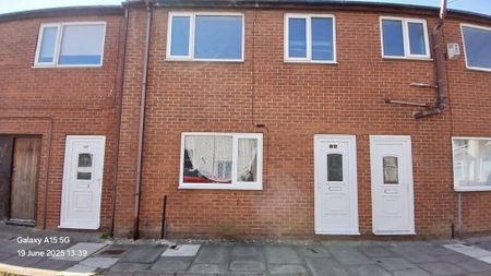 3 bedroom terraced house to rent - Photo 5