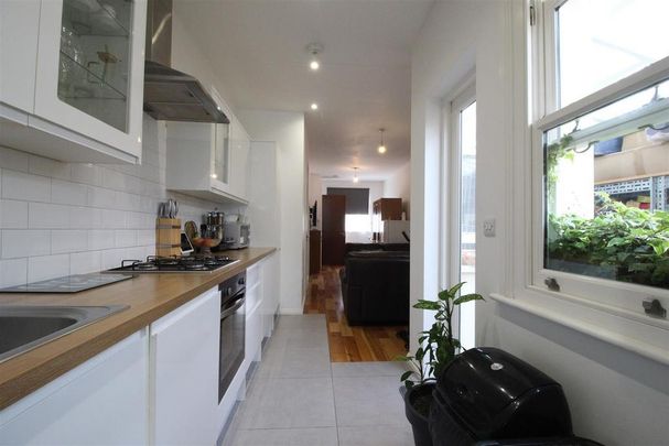 4 bedroom terraced house to rent - Photo 1