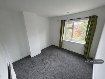 3 bedroom semi-detached house to rent - Photo 2
