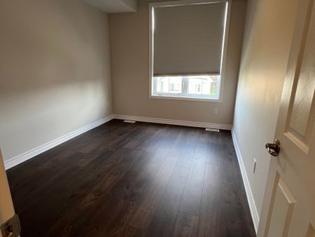 For Lease - 195 HARMATTAN Avenue, Stittsville - Munster - Richmond, Ontario - Photo 3