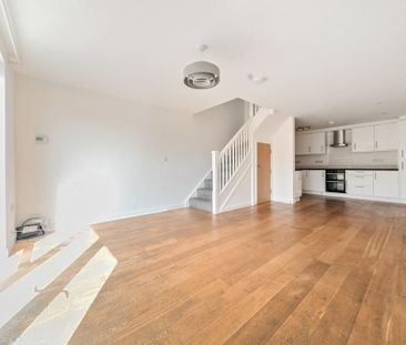 4 bedroom semi-detached house to rent - Photo 2