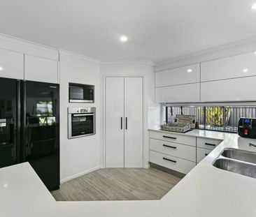 Beautiful Family Home in Burleigh Waters - Photo 3