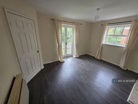 2 bedroom flat to rent - Photo 2