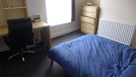 3 bedroom terraced house to rent - Photo 3