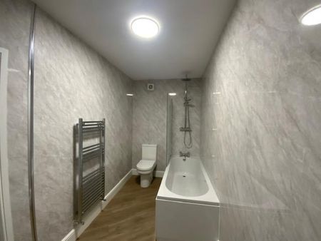 1 bedroom Flat To Let - Photo 5