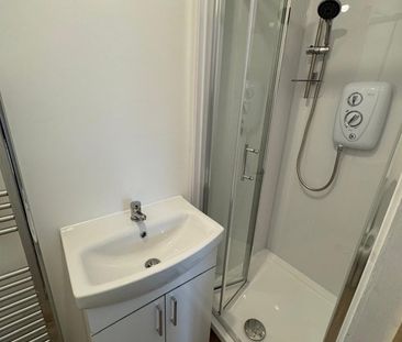 Room in a Shared House, Cairns Crescent, BS2 - Photo 6