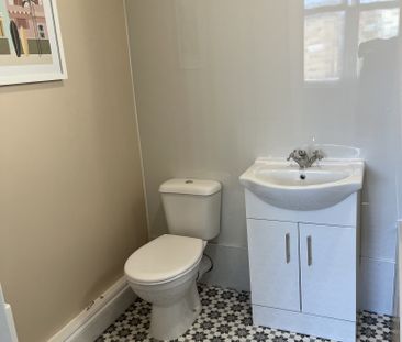 Recently Refurbished Ground Floor Flat available TO LET in Westclif... - Photo 2