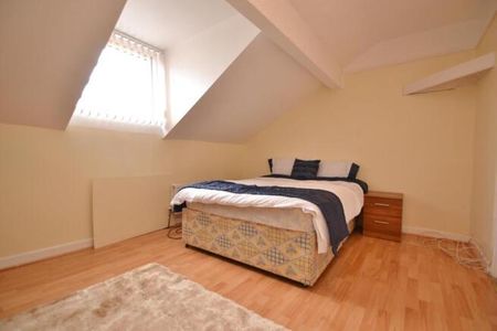 4 bedroom terraced house to rent - Photo 4