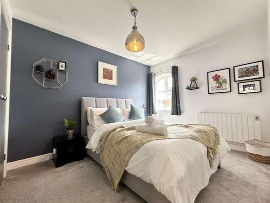 Riverside Court, Leeds, LS1 - Photo 1