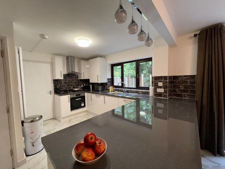 4 Bed Detached House, Wilkinson Croft, B8 - Photo 5