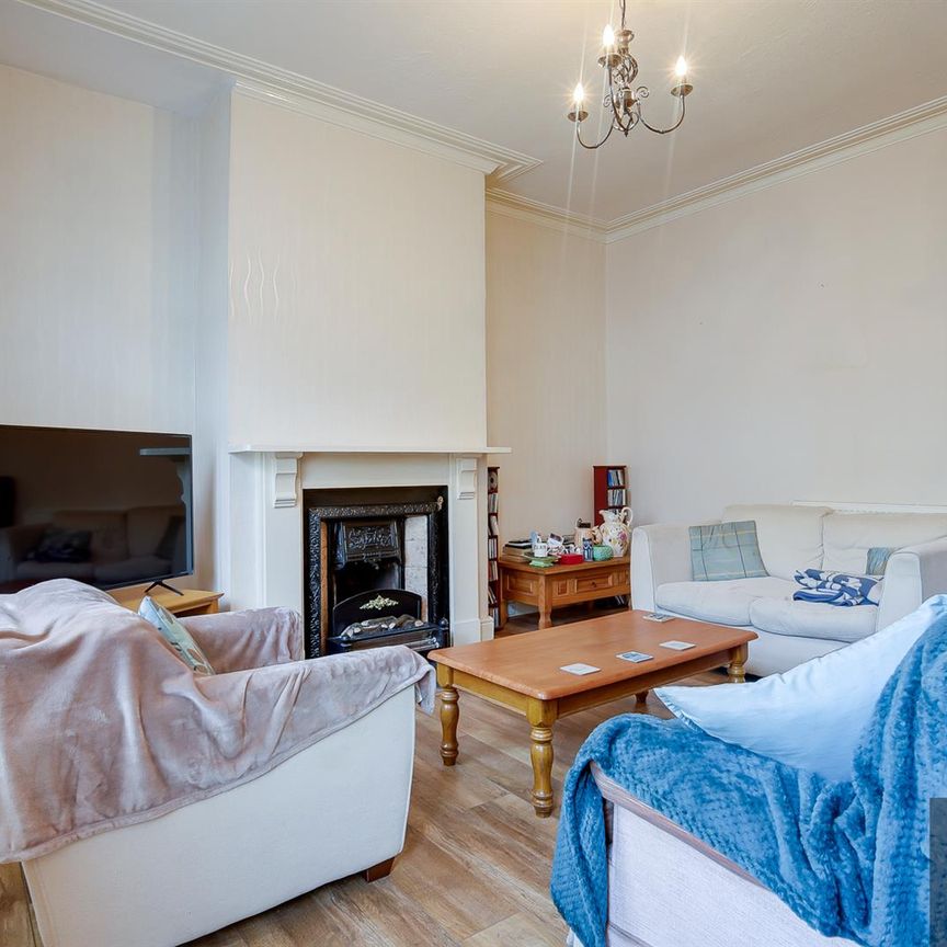 2 bed terraced house to rent in Albert Street, Elland - Photo 1