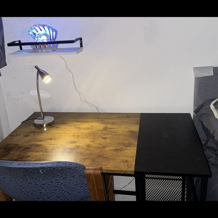 Room in a Shared Flat, Woolwich Church Street, SE18 - Photo 2