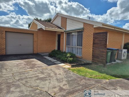 2 / 37 John Hunter Drive, Endeavour Hills - Photo 2