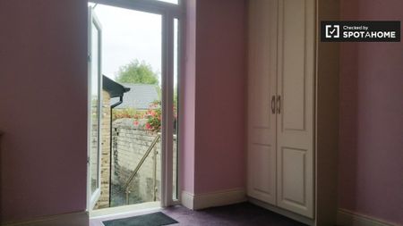 Cosy 1-bedroom apartment for rent in Terenure, Dublin - Photo 2