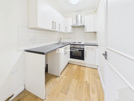 Lodge Close, HA8 7RL, Edgware - Photo 2