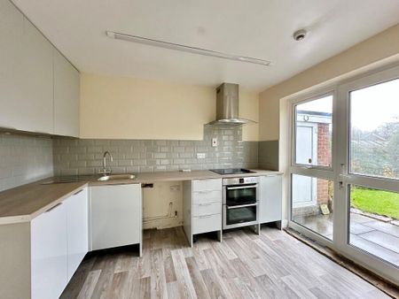 2 bedroom bungalow to rent - Photo 2