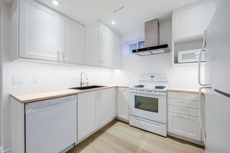 For Lease - 33 Parkview Gardens Unit# Lower, Toronto, Ontario - Photo 4