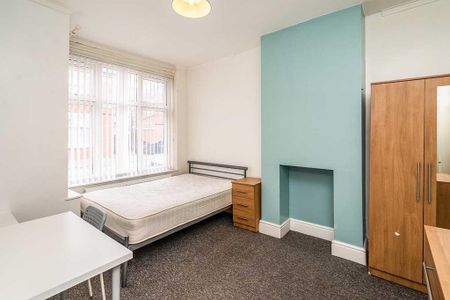 4 bedroom terraced house to rent - Photo 2