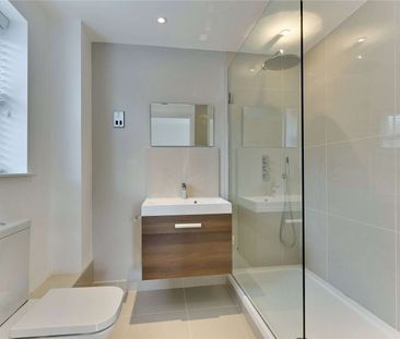 A large five bedroom family home set in a sought after residential ... - Photo 6