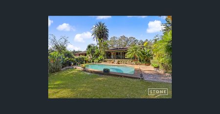 Stylishly 3-Bedroom Home with Pool - Photo 5