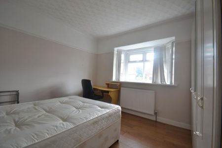 5 bedroom detached house to rent - Photo 4