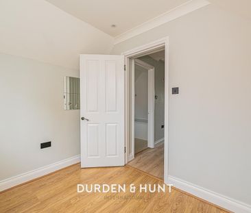 Theydon Grove, Woodford Green, IG8 - Photo 1