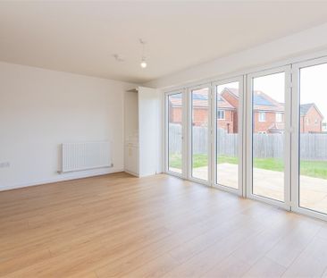 4 bed House - Detached To Let - Photo 1