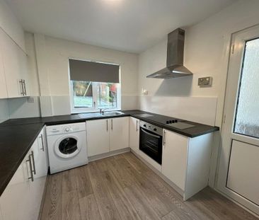 2 bedroom end of terrace house to rent - Photo 4