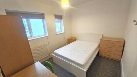 4 bedroom terraced house to rent - Photo 4