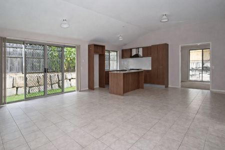 Modern Family Home - Photo 2