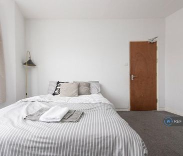 1 bedroom in a flat share to rent - Photo 4
