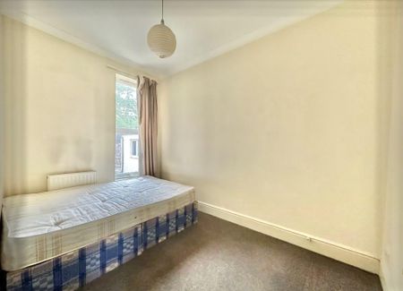 3 bedroom flat to rent - Photo 3
