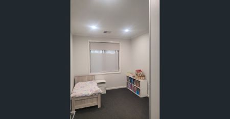 Beautiful Modern 3 Bedroom Home - Photo 4