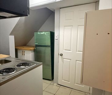 For Lease - 262 EMOND Street Unit# B, Vanier and Kingsview Park, On... - Photo 3