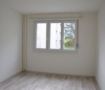 "Moderne 3.5 Zimmer-Wohnung mit schönem Balkon" - Photo 2