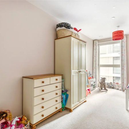 2 bedroom flat in 12 Hebden Place - Photo 3