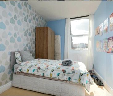 3 bed apartment to rent in Belle Vue Parade, Scarborough, YO11 - Photo 3