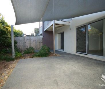 TOWNHOUSE IN BEAUTIFUL GATED COMPLEX - Photo 3