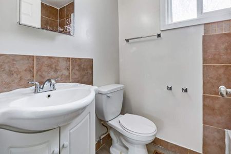 Renovated Suite - 3 Bedroom - Photo 3