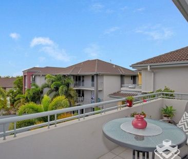 2-Bedroom Apartment in Prime Location â Top Floor with Stunning V... - Photo 2