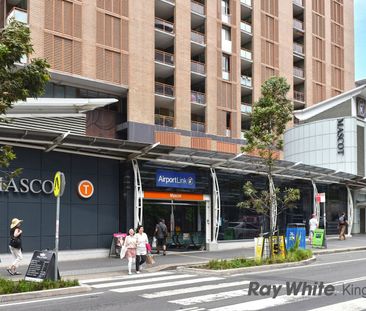 Spacious Three-Level Townhouse with Oversized Garage - Photo 2