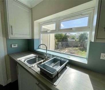 Gleadowe Avenue, Christchurch, Dorset, BH23 - Photo 3