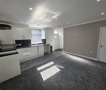 2 bedroom end of terrace house to rent - Photo 2