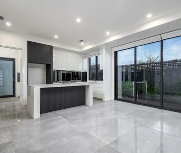 Modern & Newish Art Deco Bayside Beauty - Photo 6